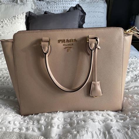 Prada Borsa a Mano Saffiano + Soft Calf in Cipria